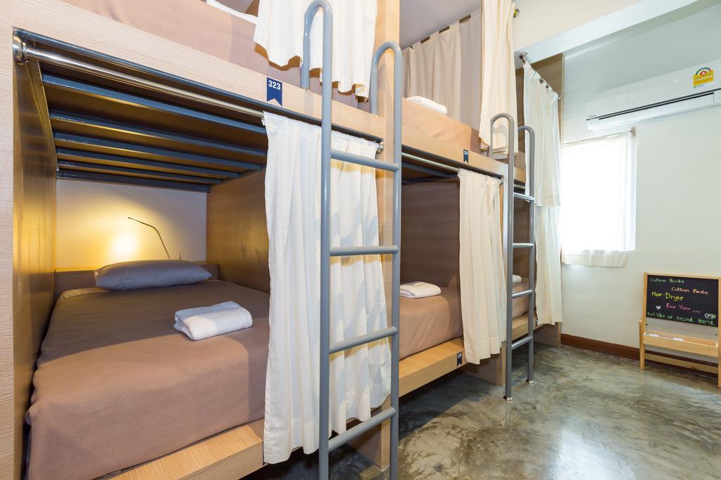 Trica Hostel Bangkok Bagian luar foto