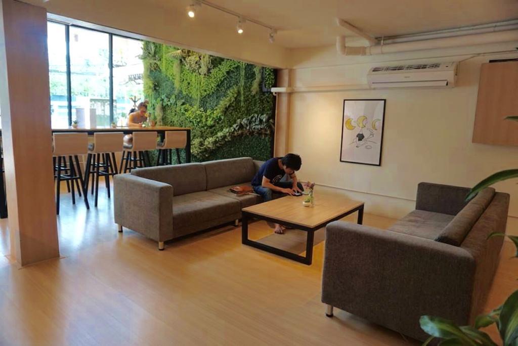 Trica Hostel Bangkok Bagian luar foto