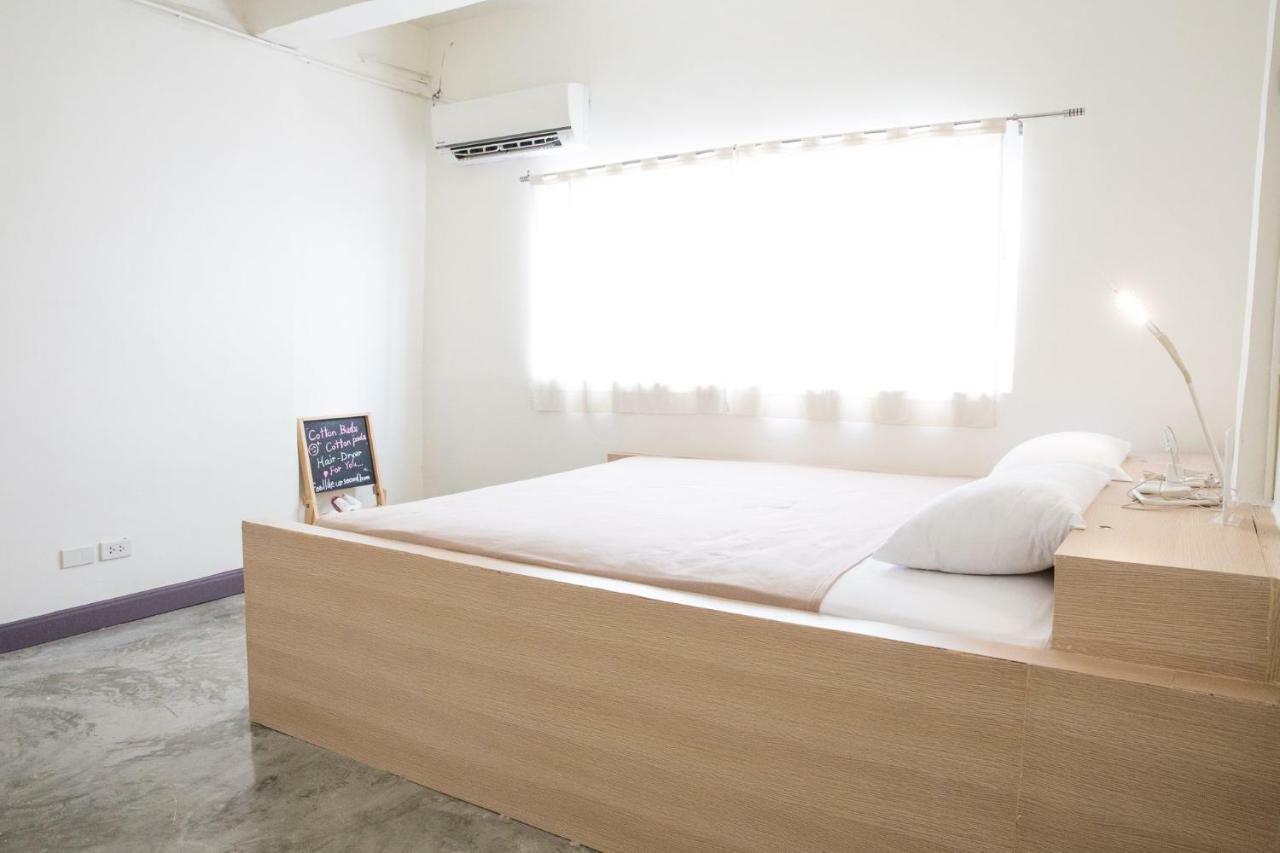 Trica Hostel Bangkok Bagian luar foto